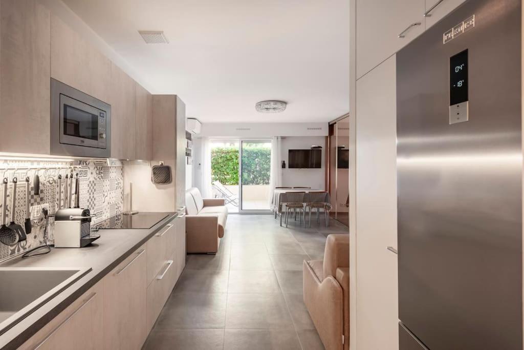 Superbe Studio Avec Terrasse En Front De Mer Menton Exterior photo