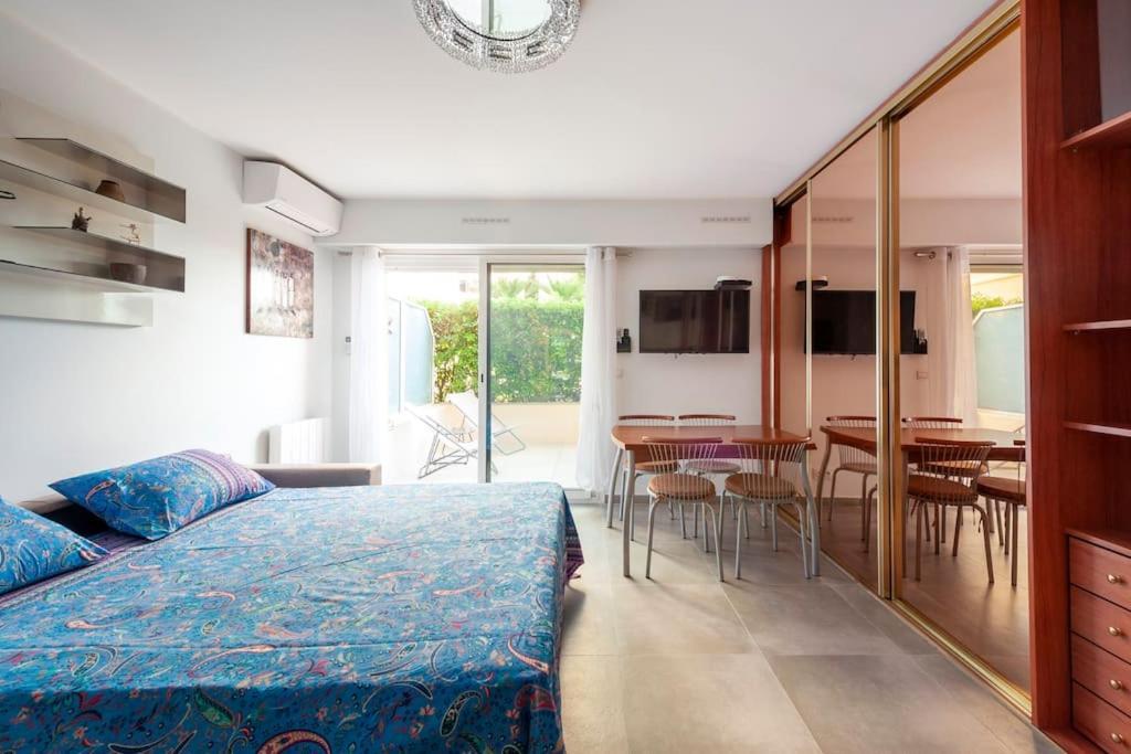 Superbe Studio Avec Terrasse En Front De Mer Menton Exterior photo