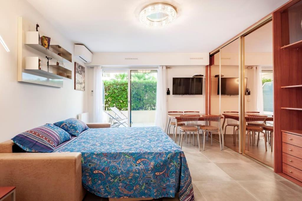 Superbe Studio Avec Terrasse En Front De Mer Menton Exterior photo