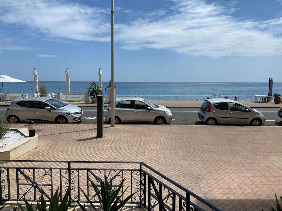 Superbe Studio Avec Terrasse En Front De Mer Menton Exterior photo