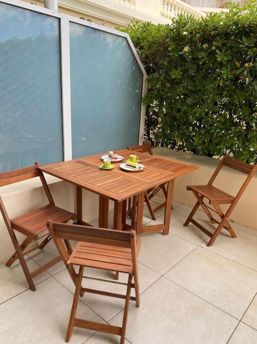 Superbe Studio Avec Terrasse En Front De Mer Menton Exterior photo