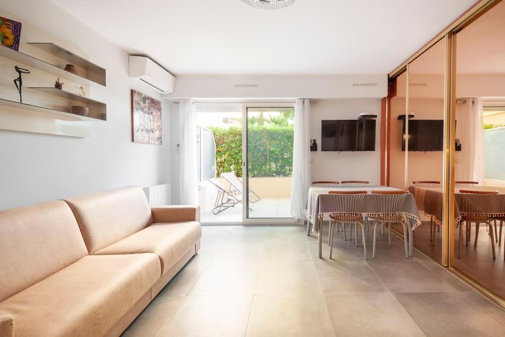 Superbe Studio Avec Terrasse En Front De Mer Menton Exterior photo
