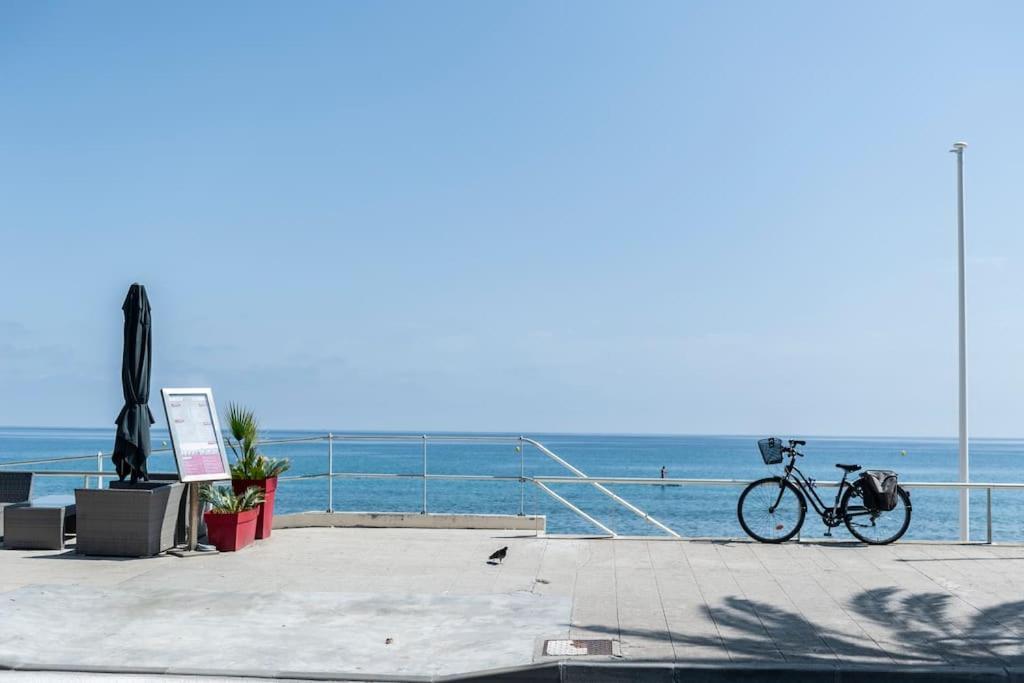 Superbe Studio Avec Terrasse En Front De Mer Menton Exterior photo