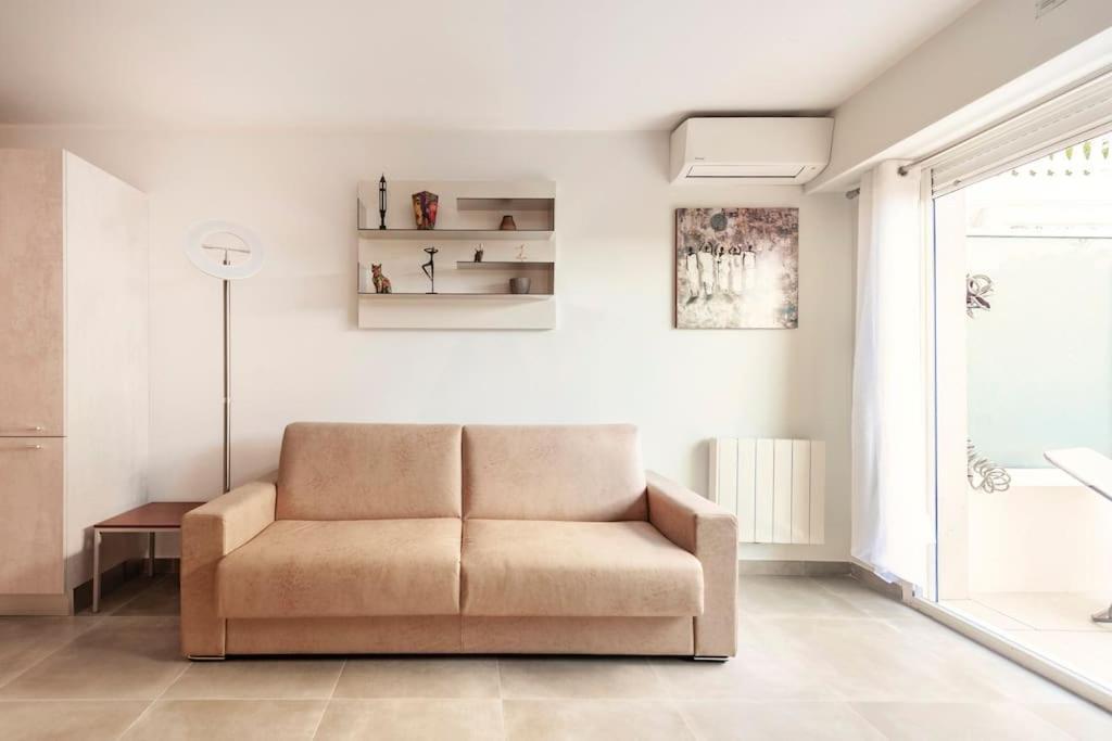Superbe Studio Avec Terrasse En Front De Mer Menton Exterior photo