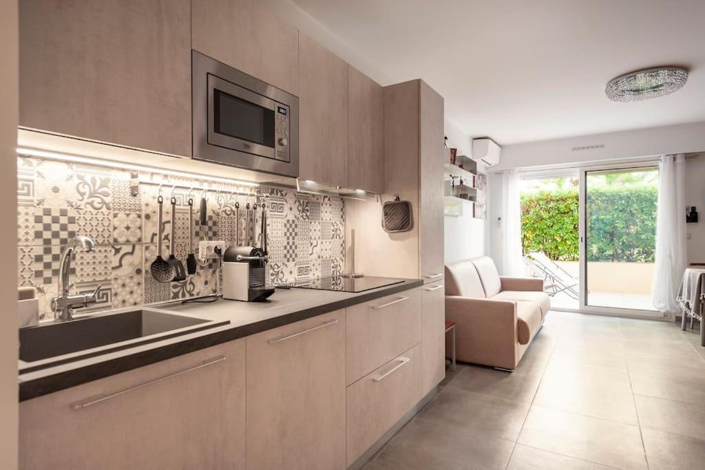 Superbe Studio Avec Terrasse En Front De Mer Menton Exterior photo