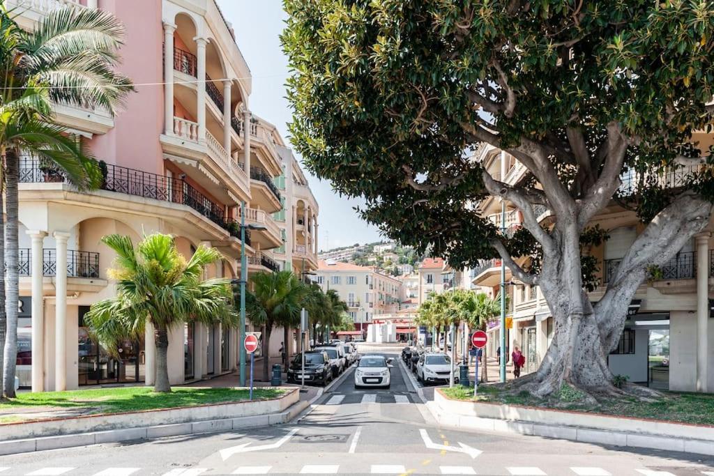 Superbe Studio Avec Terrasse En Front De Mer Menton Exterior photo