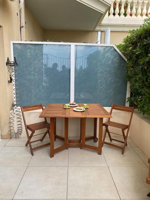 Superbe Studio Avec Terrasse En Front De Mer Menton Exterior photo