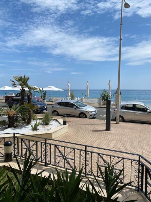 Superbe Studio Avec Terrasse En Front De Mer Menton Exterior photo